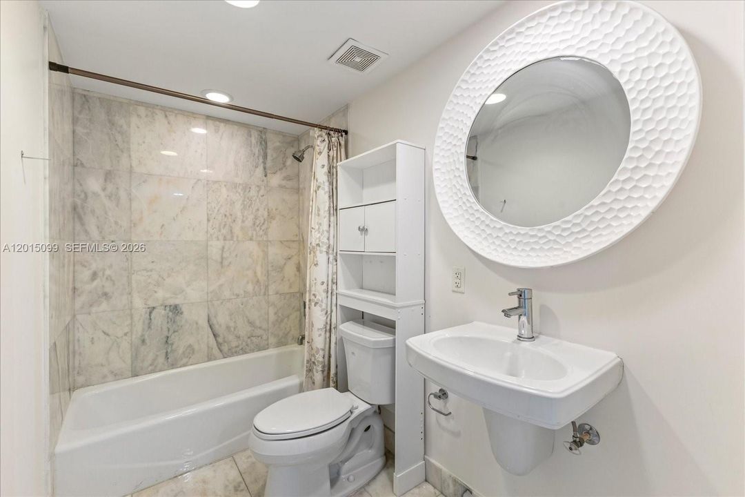 For Sale: $895,000 (1 beds, 2 baths, 861 Square Feet)