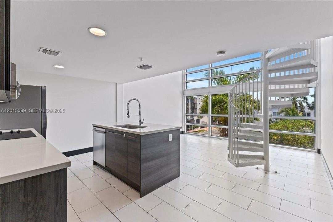For Sale: $895,000 (1 beds, 2 baths, 861 Square Feet)