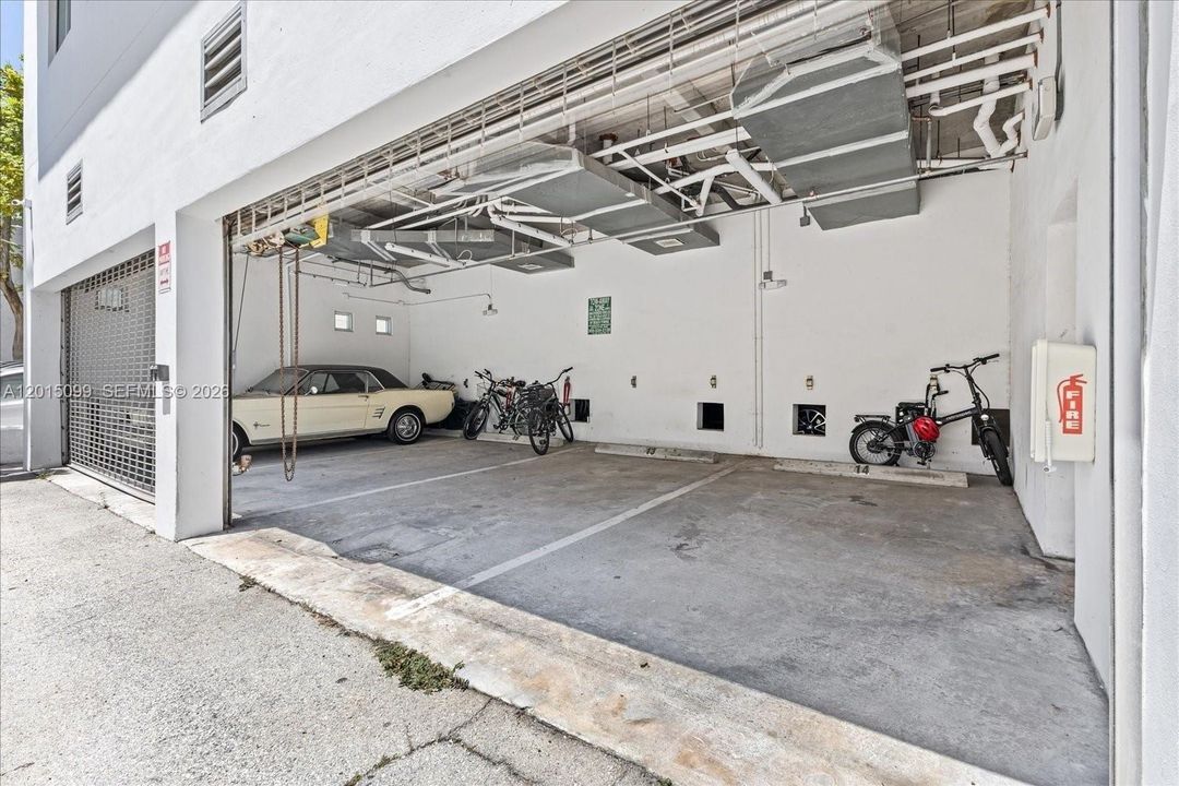 For Sale: $895,000 (1 beds, 2 baths, 861 Square Feet)