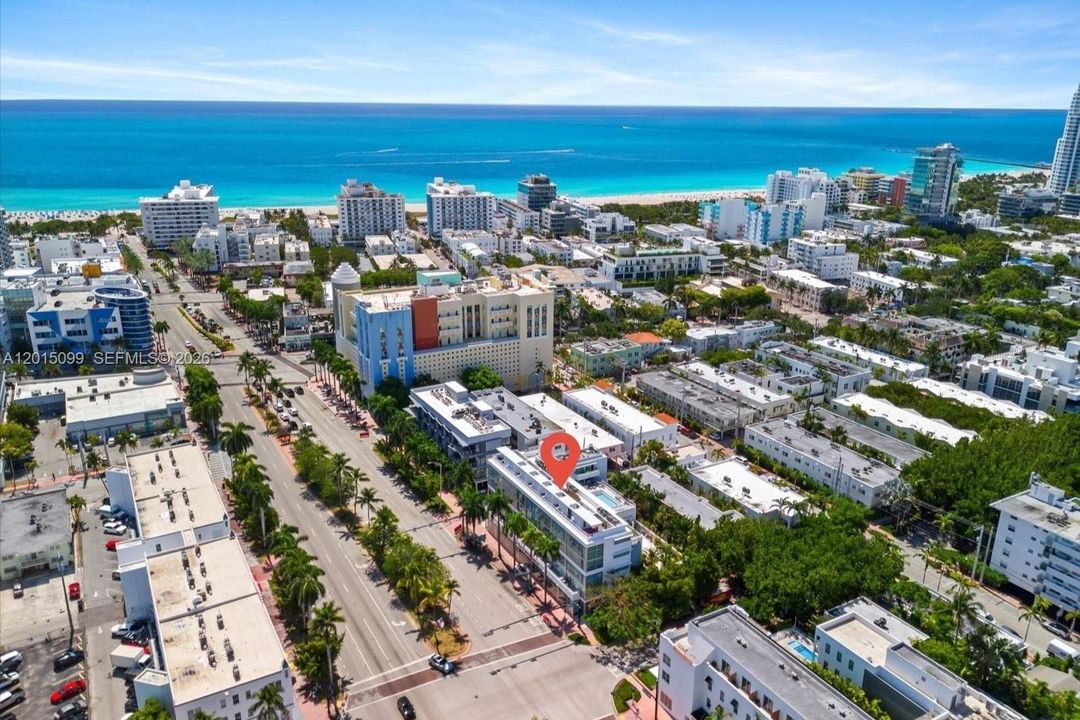 For Sale: $895,000 (1 beds, 2 baths, 861 Square Feet)