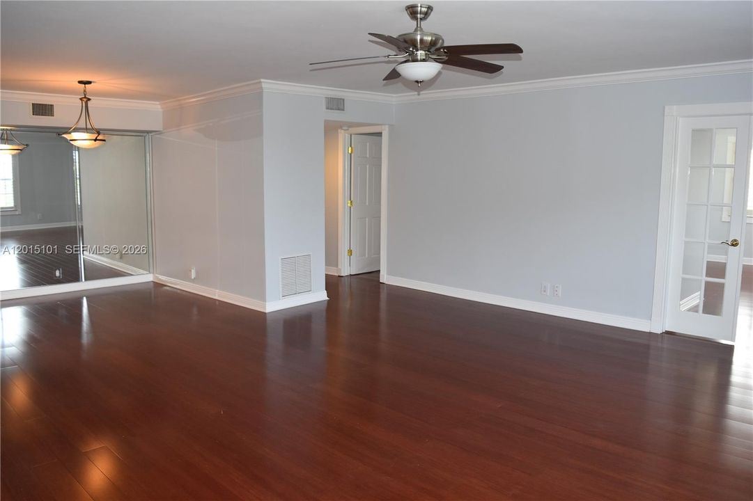 For Sale: $329,000 (3 beds, 2 baths, 1525 Square Feet)