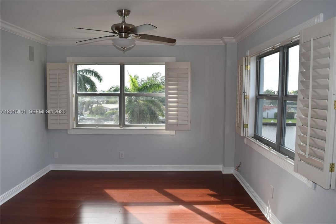 For Sale: $329,000 (3 beds, 2 baths, 1525 Square Feet)