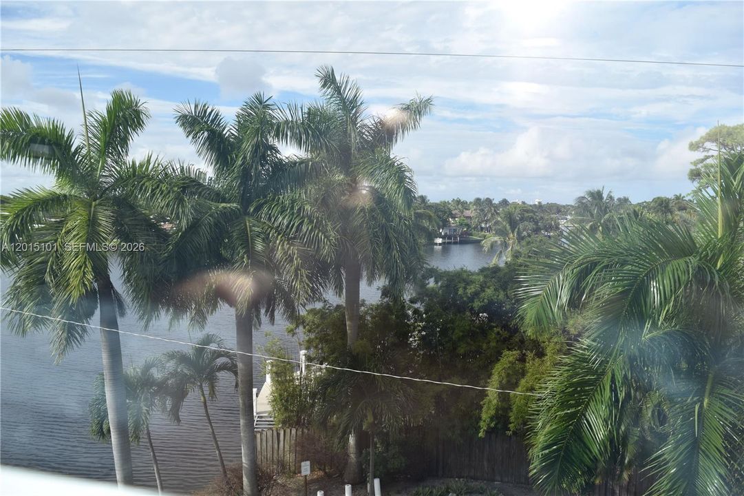 For Sale: $329,000 (3 beds, 2 baths, 1525 Square Feet)