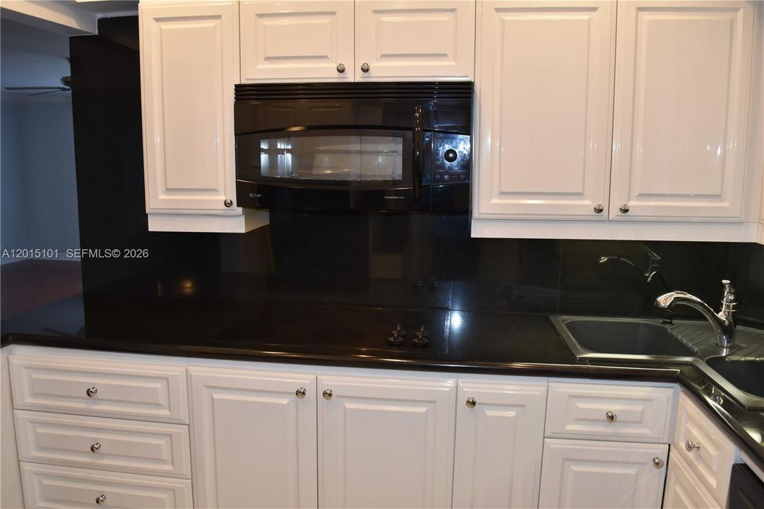 For Sale: $329,000 (3 beds, 2 baths, 1525 Square Feet)