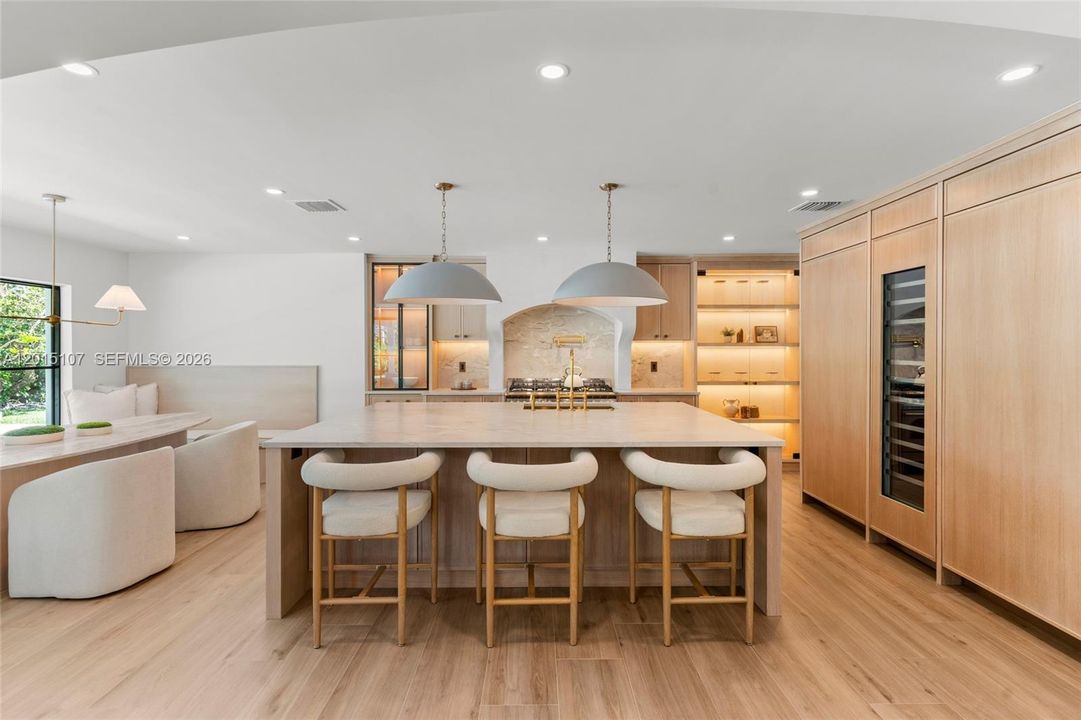 For Sale: $2,995,000 (5 beds, 3 baths, 3985 Square Feet)