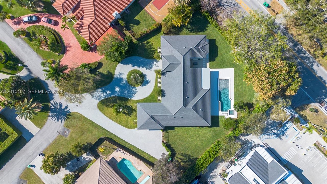 For Sale: $2,995,000 (5 beds, 3 baths, 3985 Square Feet)