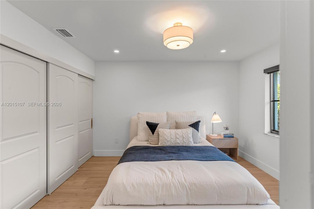 For Sale: $2,995,000 (5 beds, 3 baths, 3985 Square Feet)