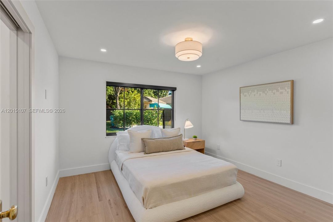 For Sale: $2,995,000 (5 beds, 3 baths, 3985 Square Feet)