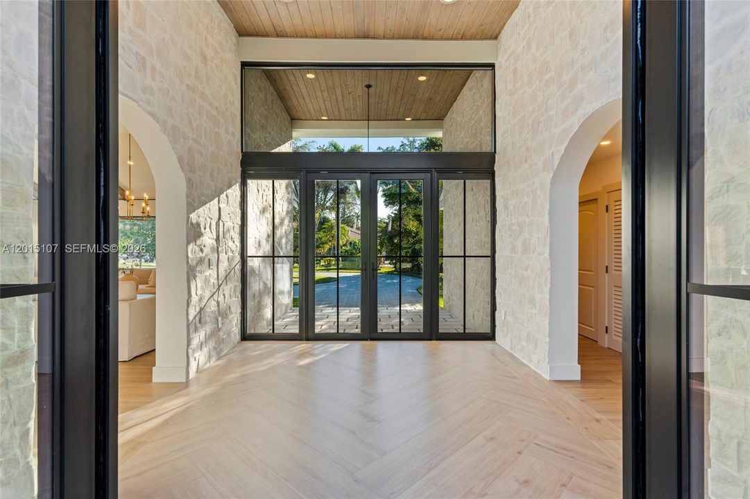 For Sale: $2,995,000 (5 beds, 3 baths, 3985 Square Feet)