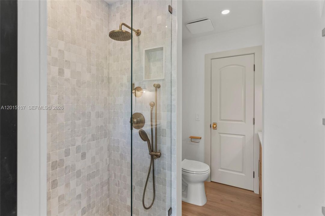 For Sale: $2,995,000 (5 beds, 3 baths, 3985 Square Feet)