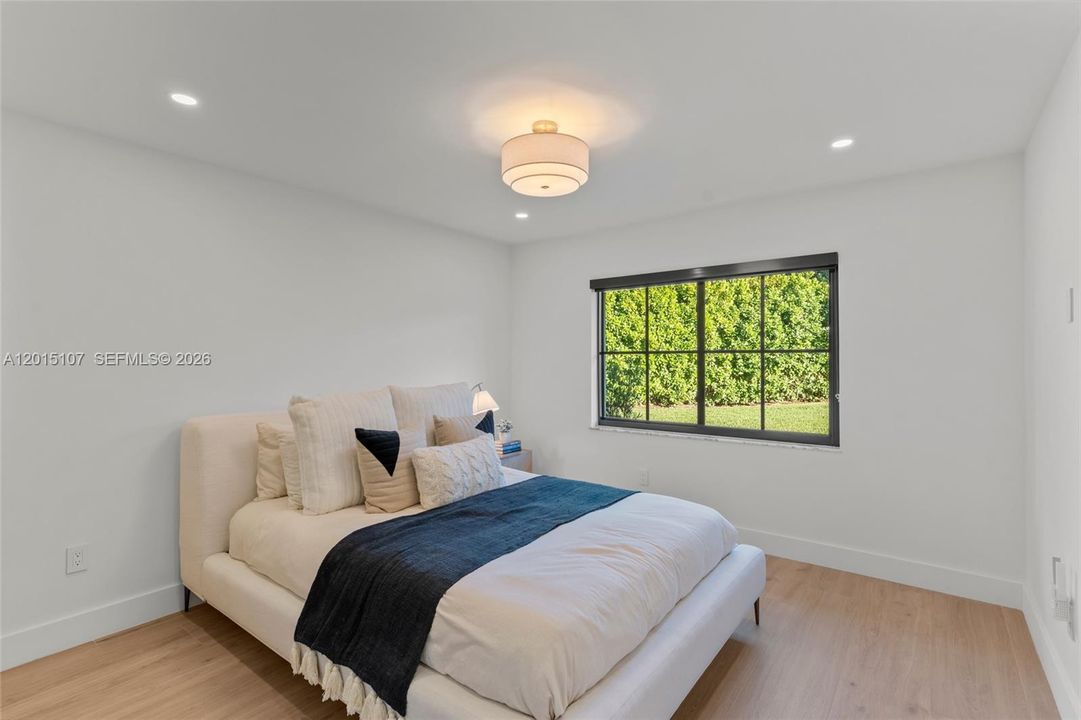 For Sale: $2,995,000 (5 beds, 3 baths, 3985 Square Feet)