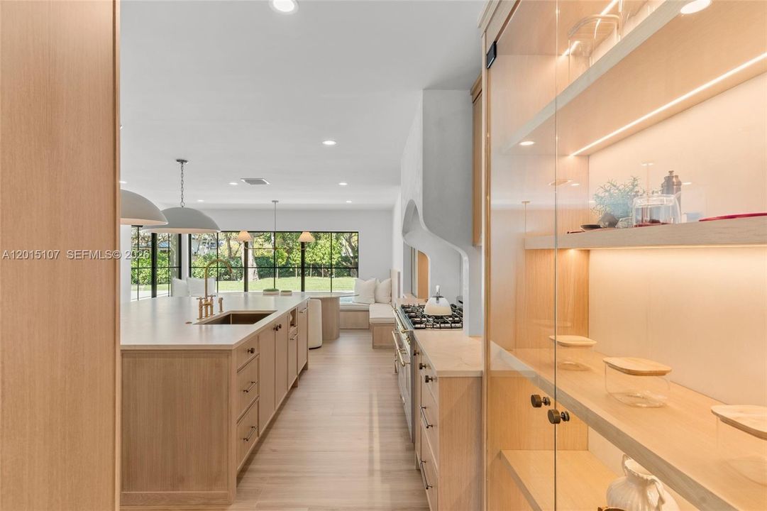 For Sale: $2,995,000 (5 beds, 3 baths, 3985 Square Feet)