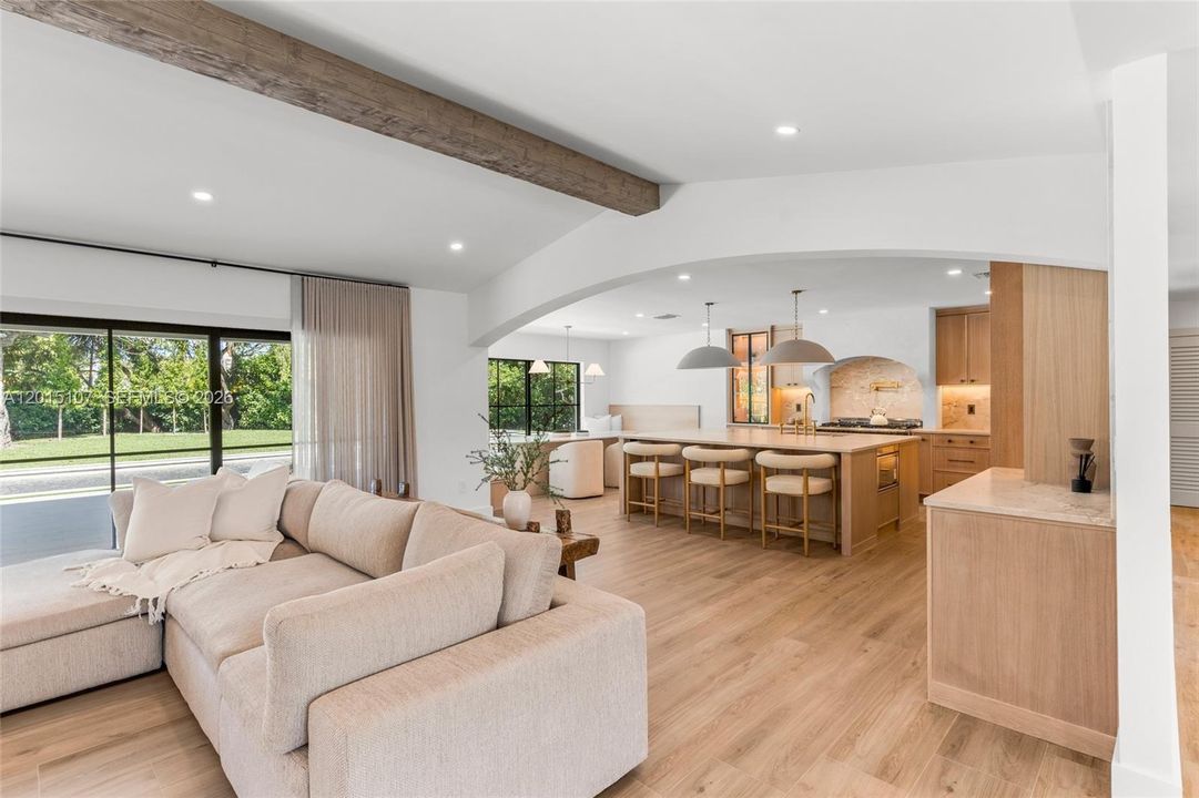 For Sale: $2,995,000 (5 beds, 3 baths, 3985 Square Feet)
