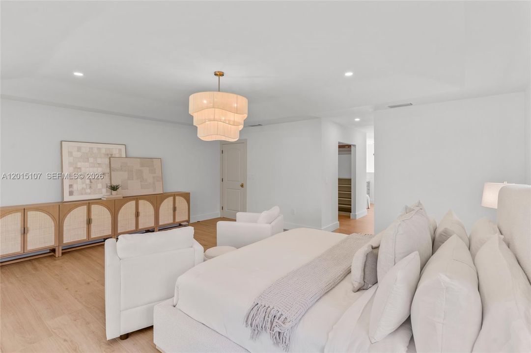 For Sale: $2,995,000 (5 beds, 3 baths, 3985 Square Feet)