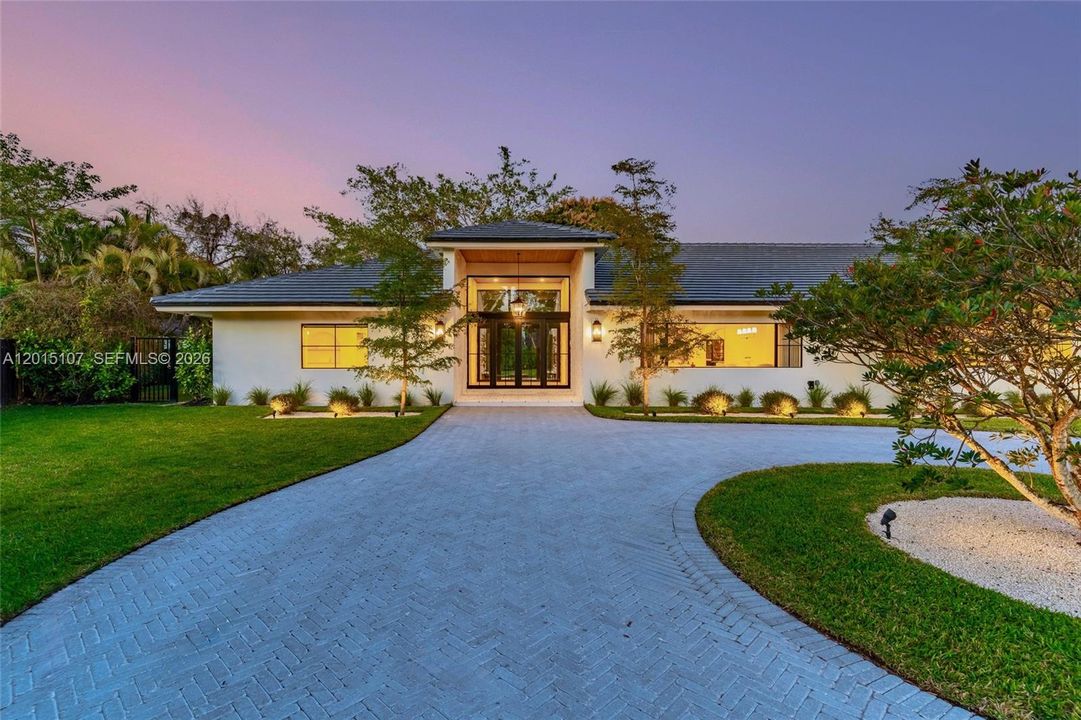 For Sale: $2,995,000 (5 beds, 3 baths, 3985 Square Feet)