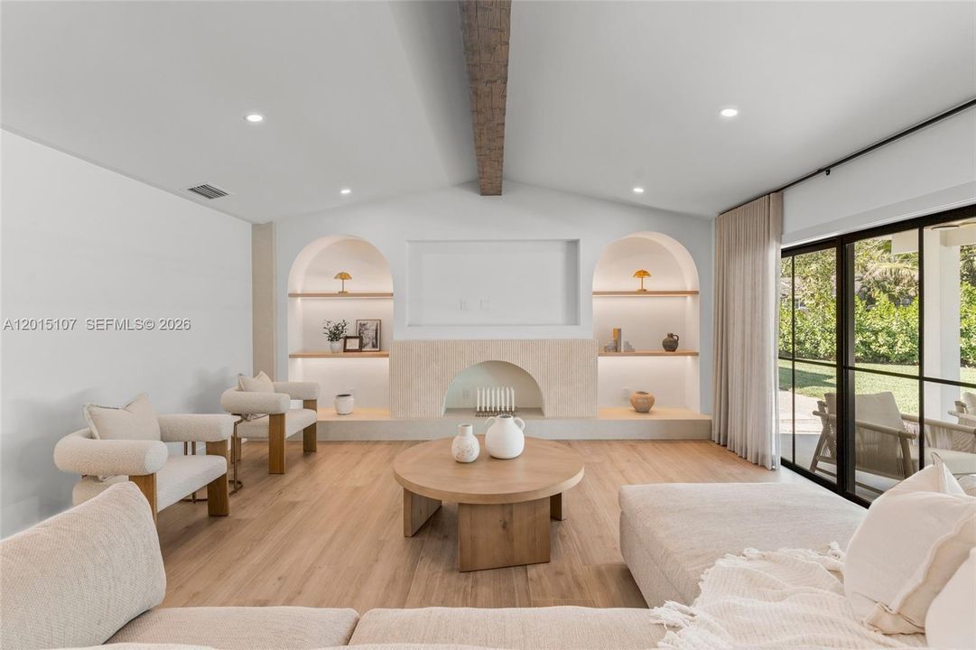 For Sale: $2,995,000 (5 beds, 3 baths, 3985 Square Feet)