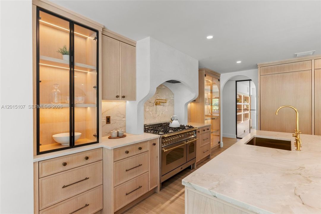 For Sale: $2,995,000 (5 beds, 3 baths, 3985 Square Feet)