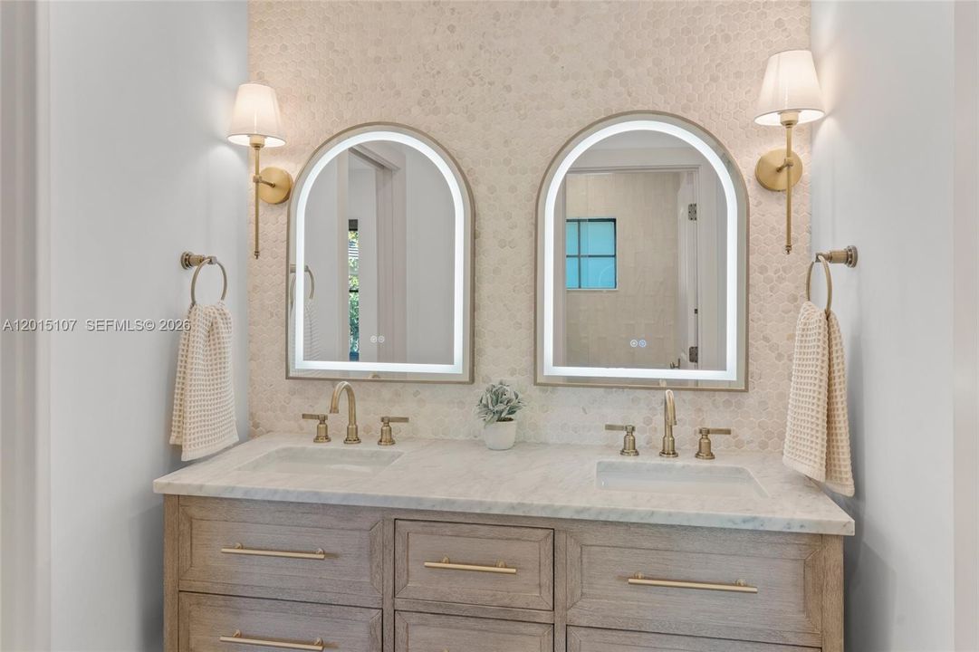 For Sale: $2,995,000 (5 beds, 3 baths, 3985 Square Feet)