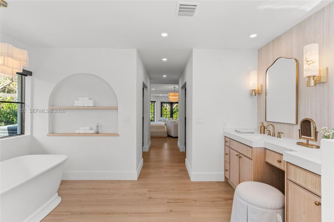 For Sale: $2,995,000 (5 beds, 3 baths, 3985 Square Feet)