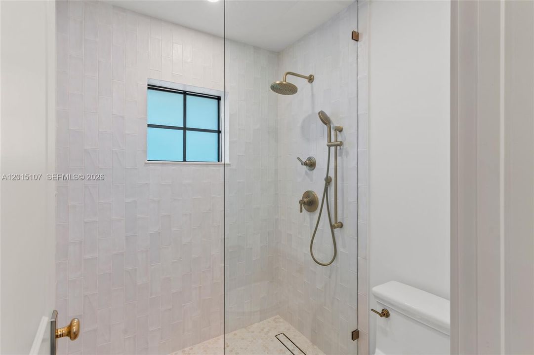 For Sale: $2,995,000 (5 beds, 3 baths, 3985 Square Feet)