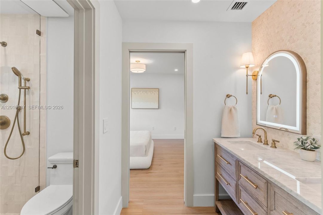 For Sale: $2,995,000 (5 beds, 3 baths, 3985 Square Feet)