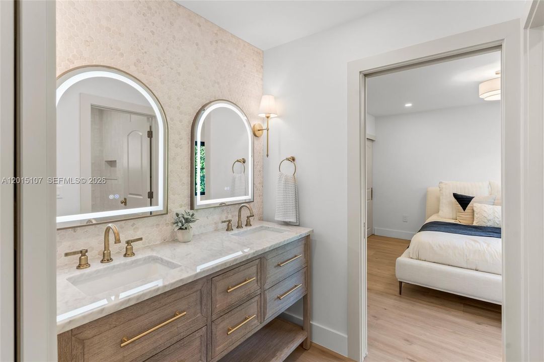 For Sale: $2,995,000 (5 beds, 3 baths, 3985 Square Feet)
