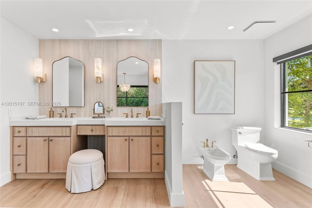 For Sale: $2,995,000 (5 beds, 3 baths, 3985 Square Feet)