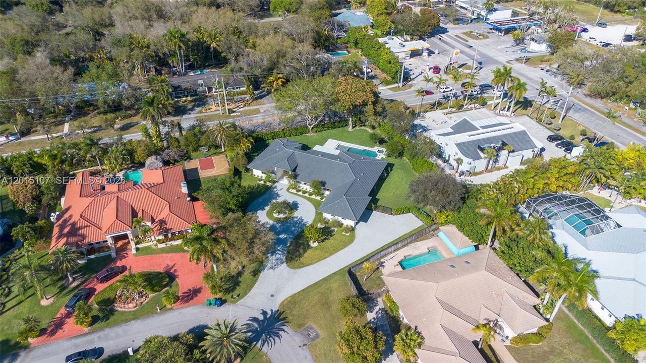 For Sale: $2,995,000 (5 beds, 3 baths, 3985 Square Feet)