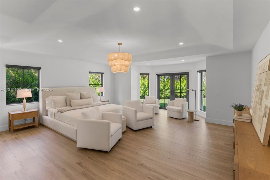 For Sale: $2,995,000 (5 beds, 3 baths, 3985 Square Feet)