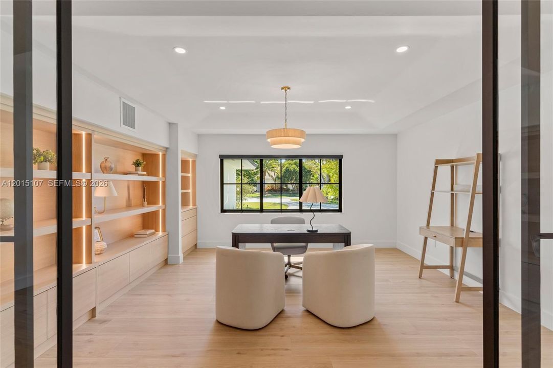 For Sale: $2,995,000 (5 beds, 3 baths, 3985 Square Feet)