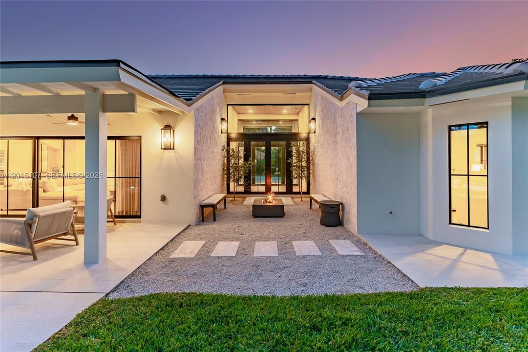 For Sale: $2,995,000 (5 beds, 3 baths, 3985 Square Feet)