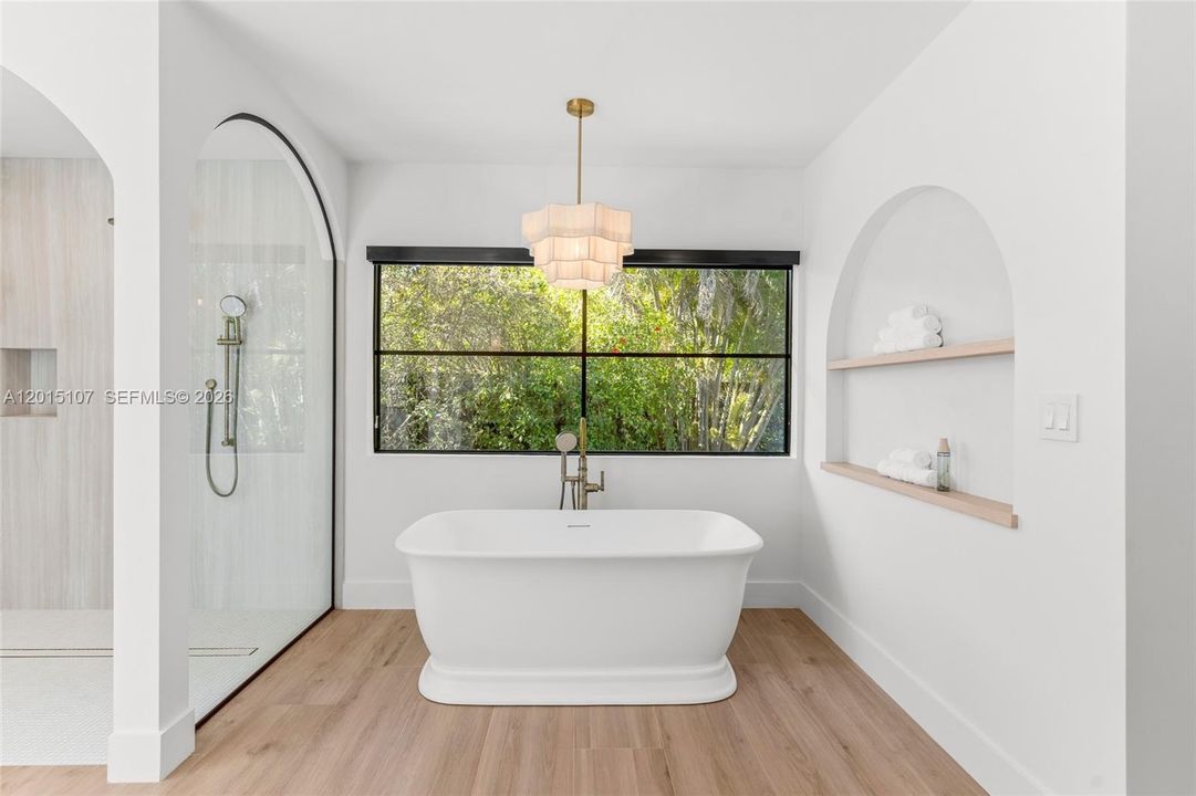 For Sale: $2,995,000 (5 beds, 3 baths, 3985 Square Feet)