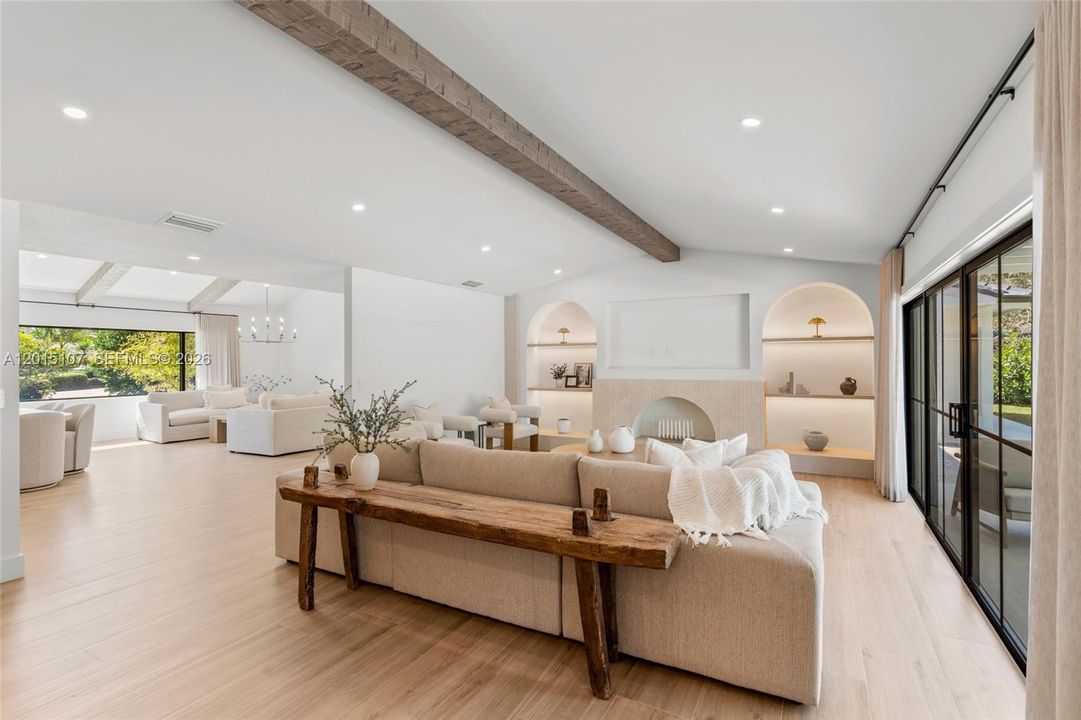 For Sale: $2,995,000 (5 beds, 3 baths, 3985 Square Feet)