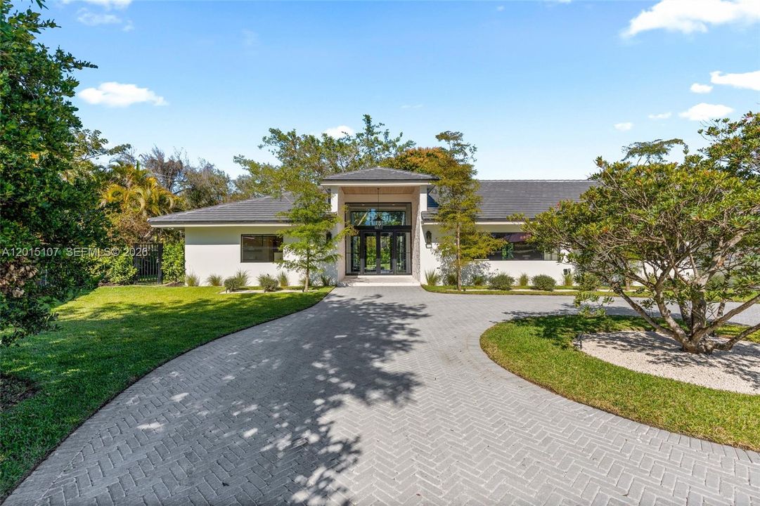 For Sale: $2,995,000 (5 beds, 3 baths, 3985 Square Feet)