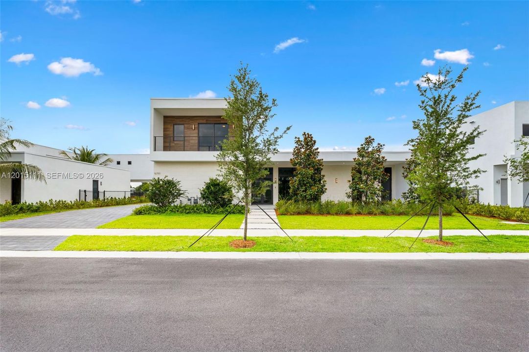 For Rent: $20,000 (5 beds, 6 baths, 0 Square Feet)