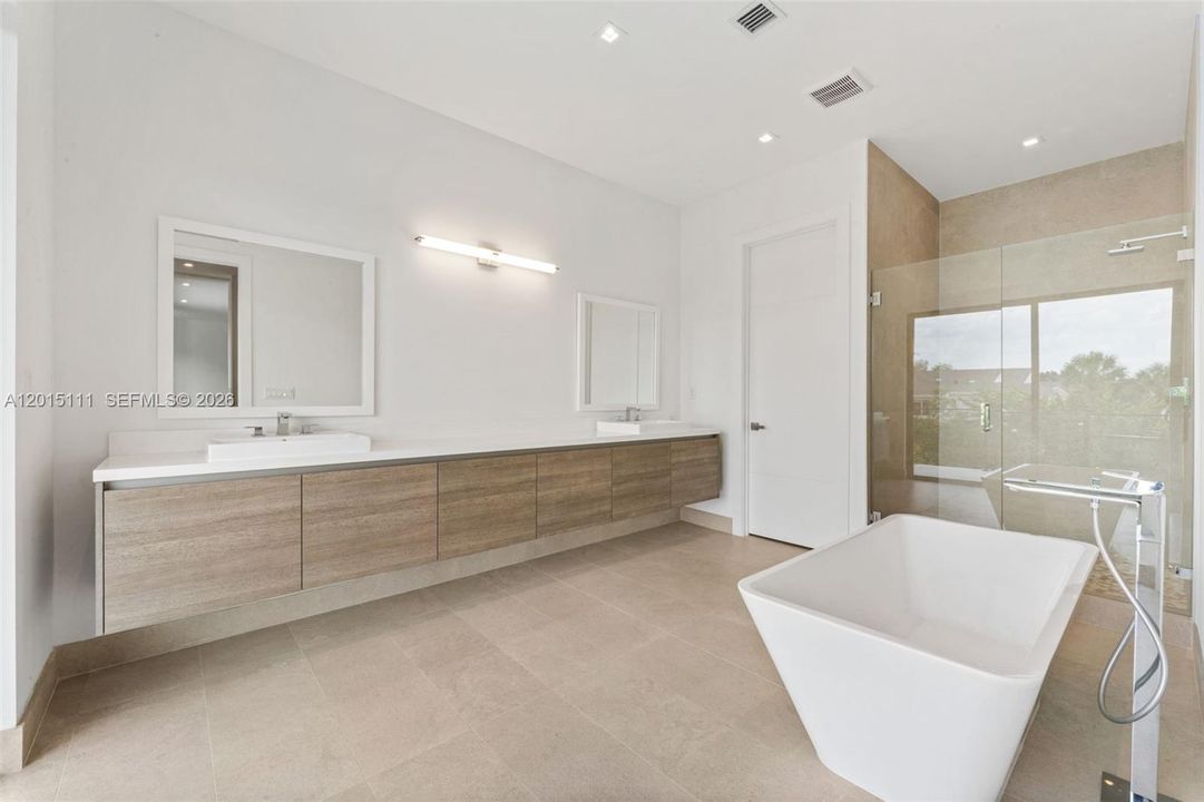 For Rent: $20,000 (5 beds, 6 baths, 0 Square Feet)