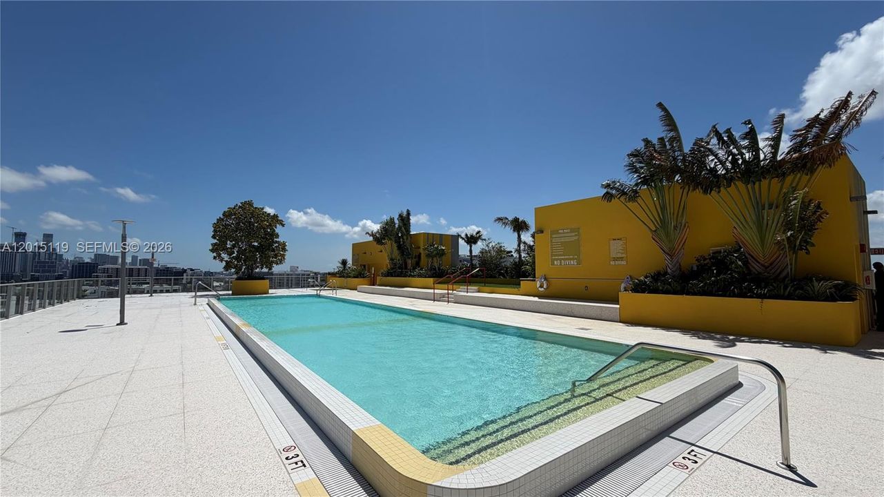 For Sale: $665,000 (0 beds, 1 baths, 479 Square Feet)