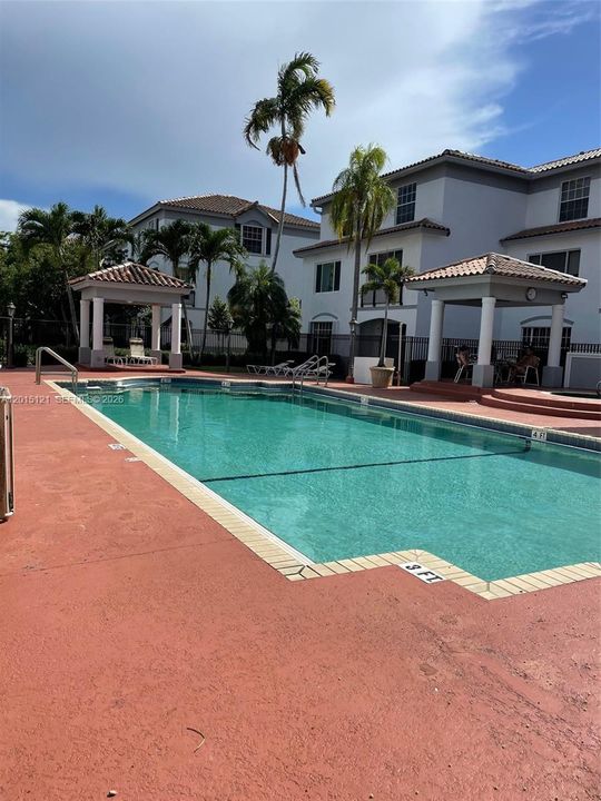 For Rent: $2,650 (3 beds, 3 baths, 1285 Square Feet)