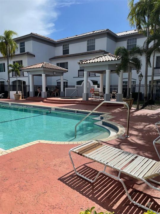 For Rent: $2,650 (3 beds, 3 baths, 1285 Square Feet)