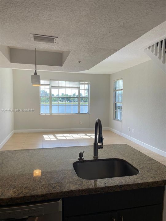 For Rent: $2,650 (3 beds, 3 baths, 1285 Square Feet)