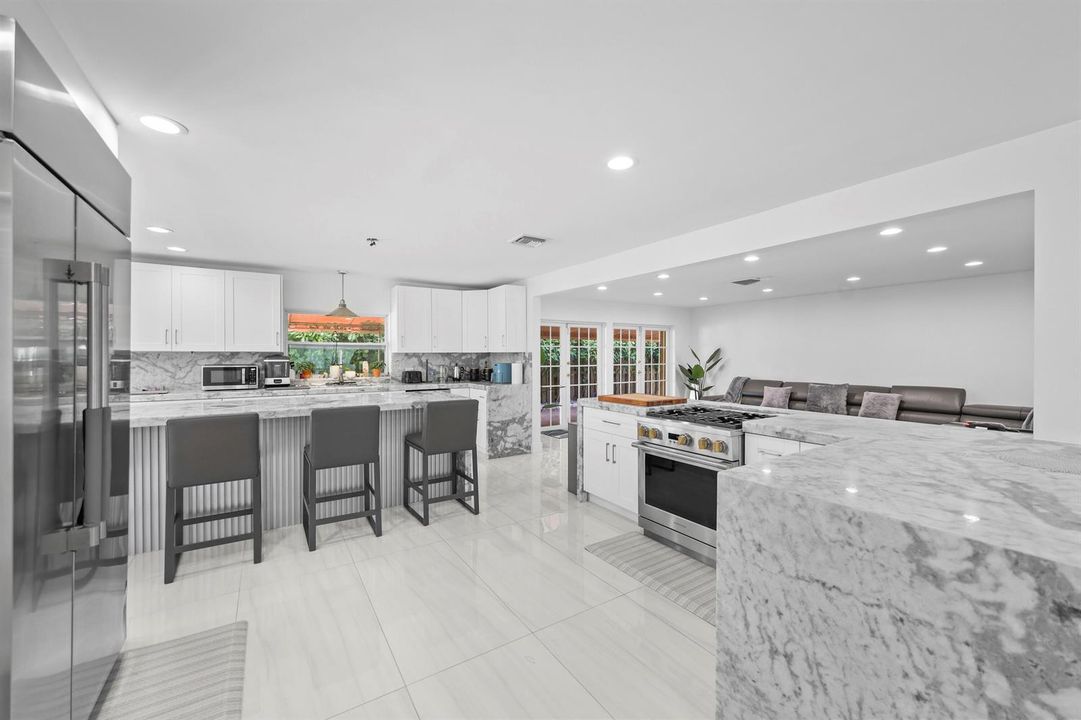 3531 Northeast 30th Ave - 18.jpg-FULL
