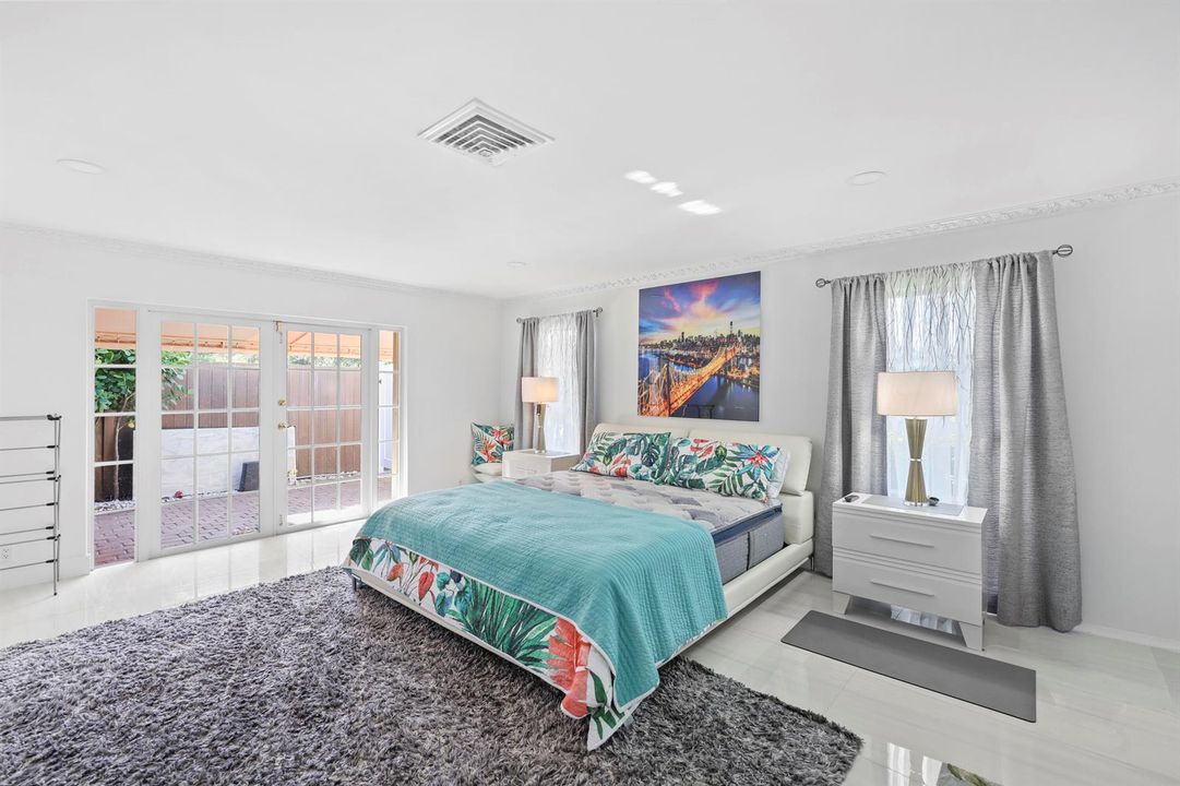 3531 Northeast 30th Ave - 25.jpg-FULL