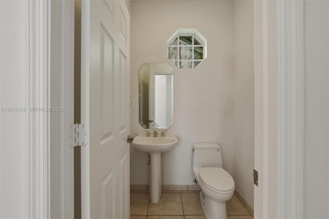 En Venta: $950,000 (5 camas, 3 baños, 3345 Pies cuadrados)