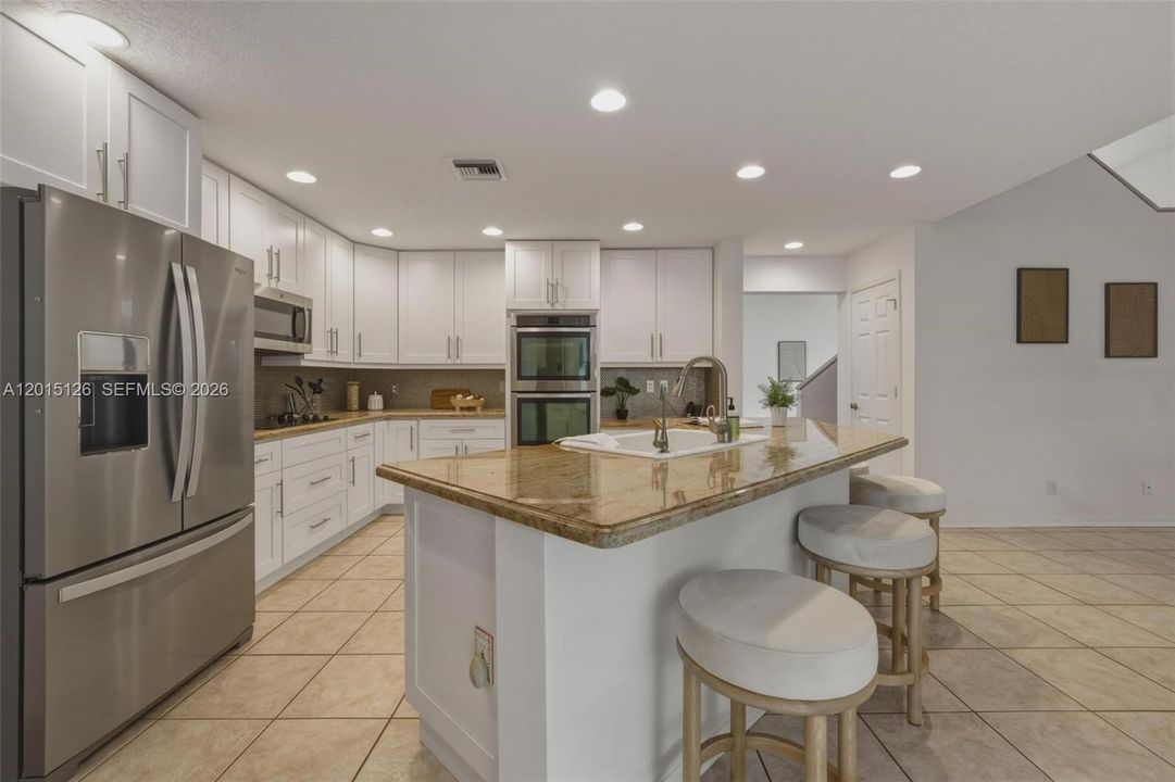En Venta: $950,000 (5 camas, 3 baños, 3345 Pies cuadrados)