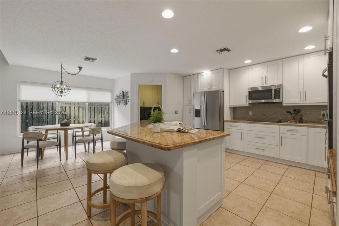 En Venta: $950,000 (5 camas, 3 baños, 3345 Pies cuadrados)