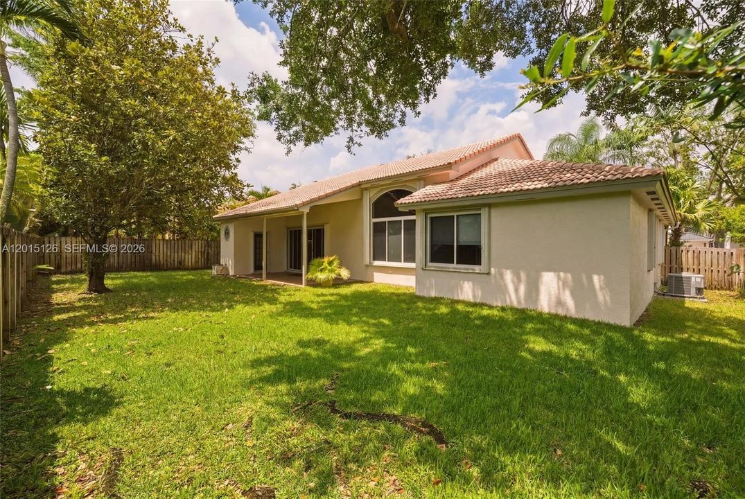 En Venta: $950,000 (5 camas, 3 baños, 3345 Pies cuadrados)