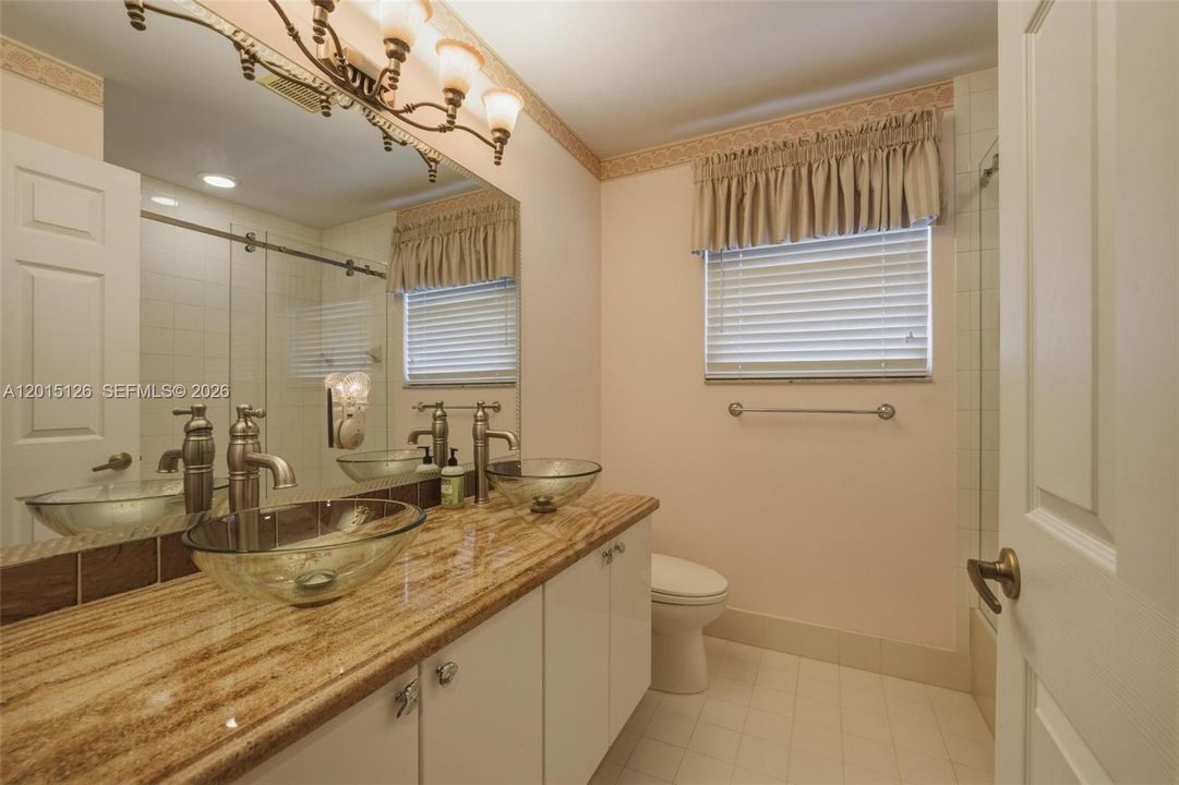 En Venta: $950,000 (5 camas, 3 baños, 3345 Pies cuadrados)