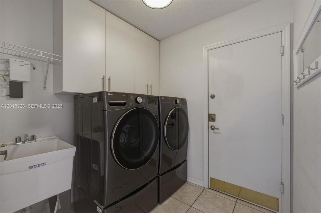 En Venta: $950,000 (5 camas, 3 baños, 3345 Pies cuadrados)