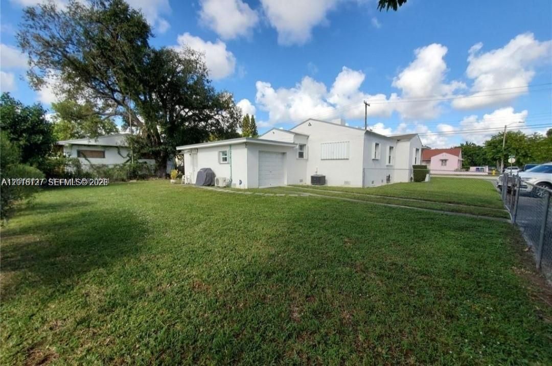 Active With Contract: $4,100 (4 beds, 2 baths, 2161 Square Feet)