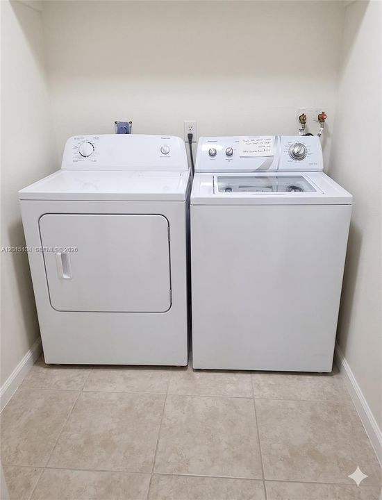 Side by Side in unit Washer & Dryer